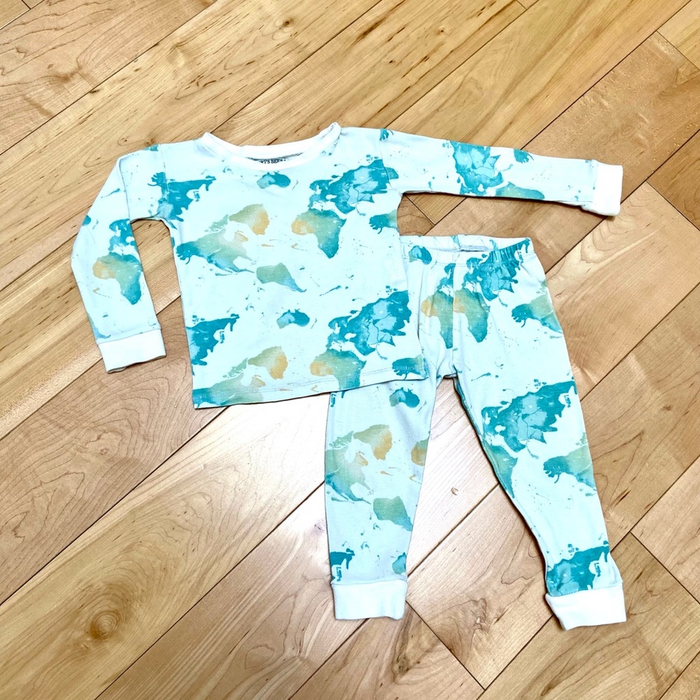 Kids 2T watercolor style green World Map Pajamas set organic cotton